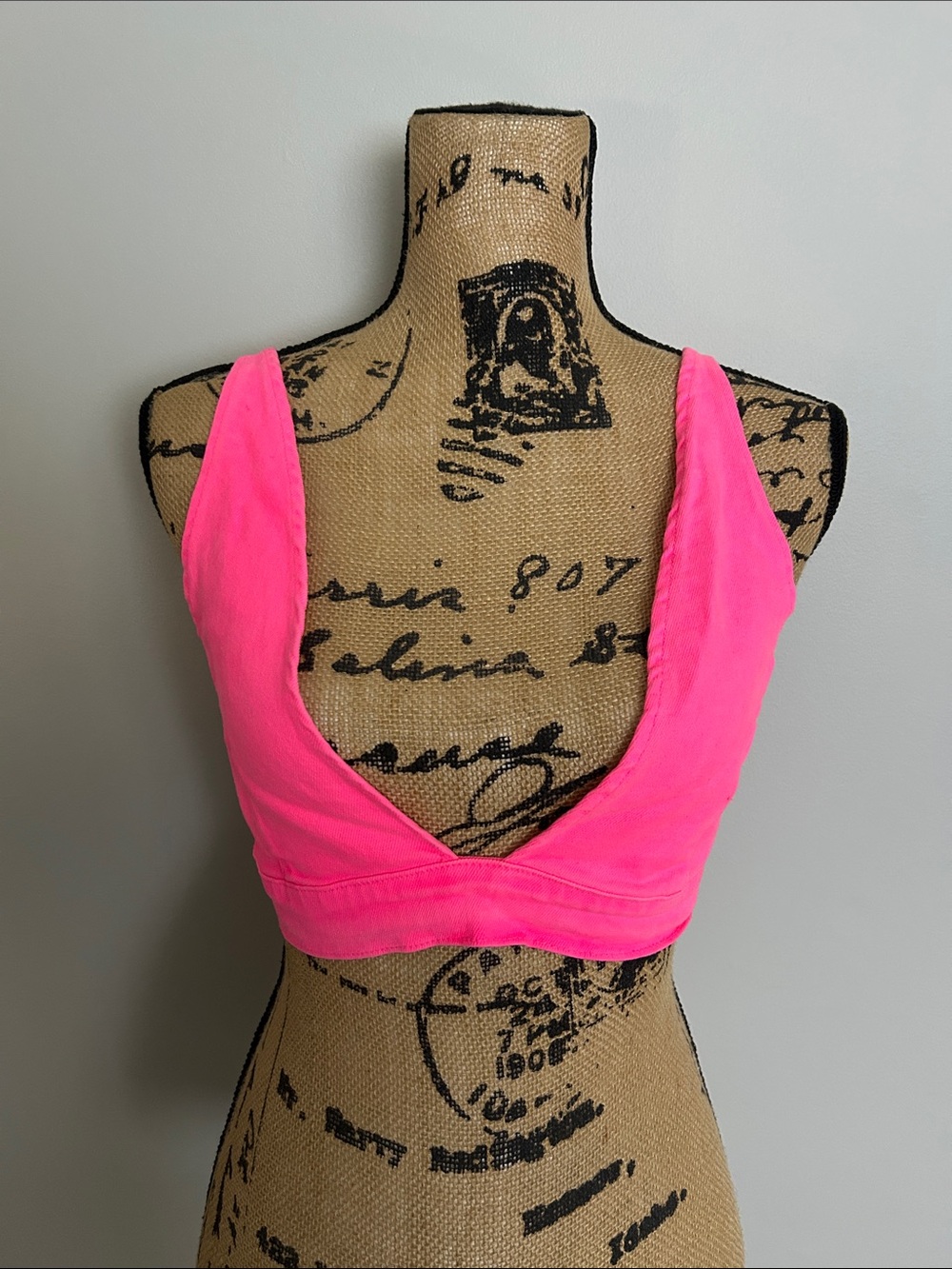 Fashion Nova Neon Pink V-Neck Sports Bralette